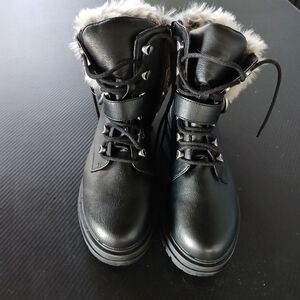 NWOB, Sun ans stone, size 6.5, black